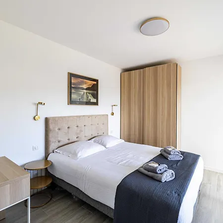 Elegance And Serenity With Terrace, View & A C Appartement